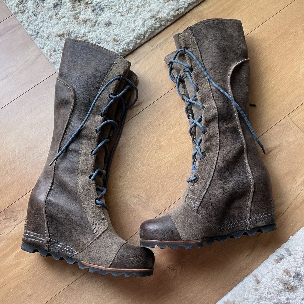 Sorel Brown Suede & Leather Lace-Up Wedge Boots with Blue Laces NWOT